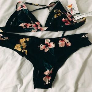 Rip curl floral bikini (top only)